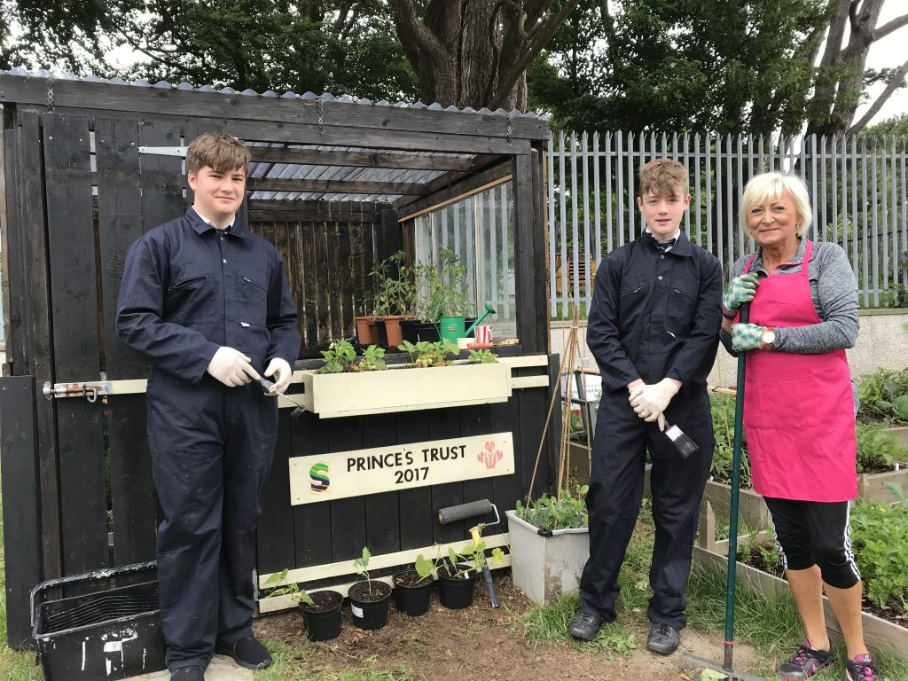 Students and Joan by the greenhouse